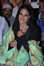 Veena Malik At Hazrat Nizamuddin Dargah In Delhi2.JPG
